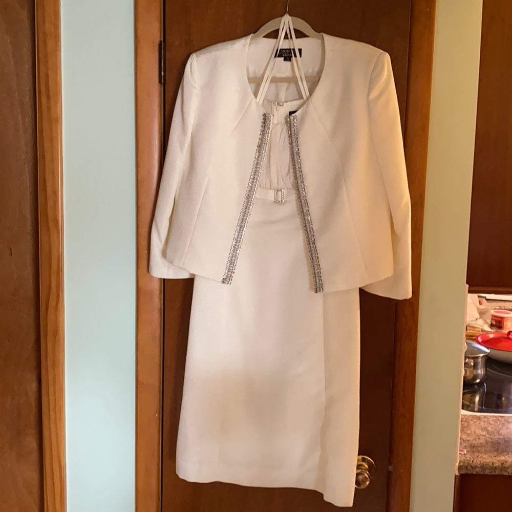 Tahari size 14 cream dress